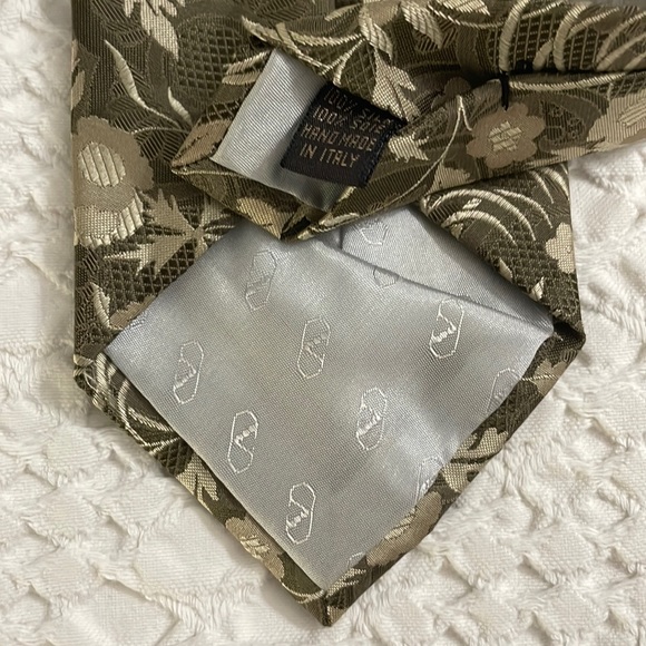 Valentino 100% Silk ‘Made in Italy’ Tie - Picture 7 of 7